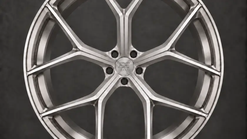 BE1-C5SQ forged wheel — brushed silver front view